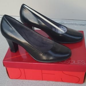 Aerosoles "Dolled Up" Black Leather Pumps, new